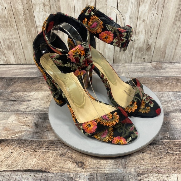 JustFab Pettria Women’s Embroidered Floral Open Toe Ankle Strap Heels Size 10 - Picture 1 of 16